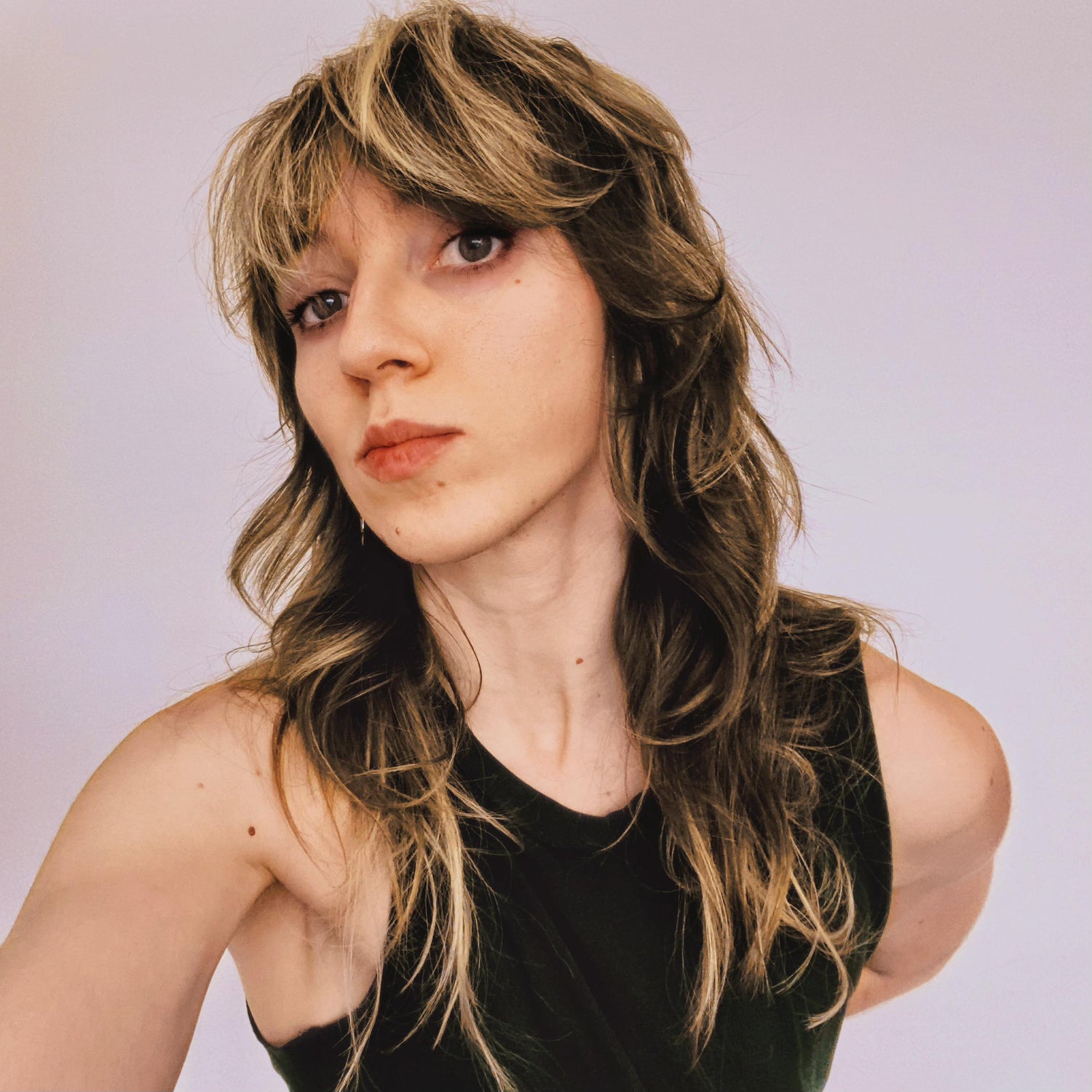 Headshot of the artist Monaramis Roy Leitzke